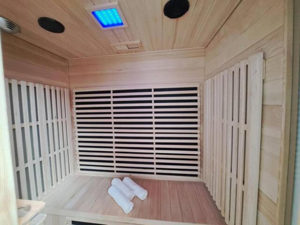 Le Bleriot - Idealement Situe Avec Sauna Calais Ngoại thất bức ảnh